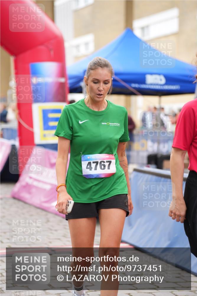 12.06.2026 - Holstenköstenlauf LAZAROV Photography http://msf.ph/oto/9737451 12.06.2026 18:06:31 Laufen 3322, 3498, 3926, 3929, 4324, 4902 meine-sportfotos.de