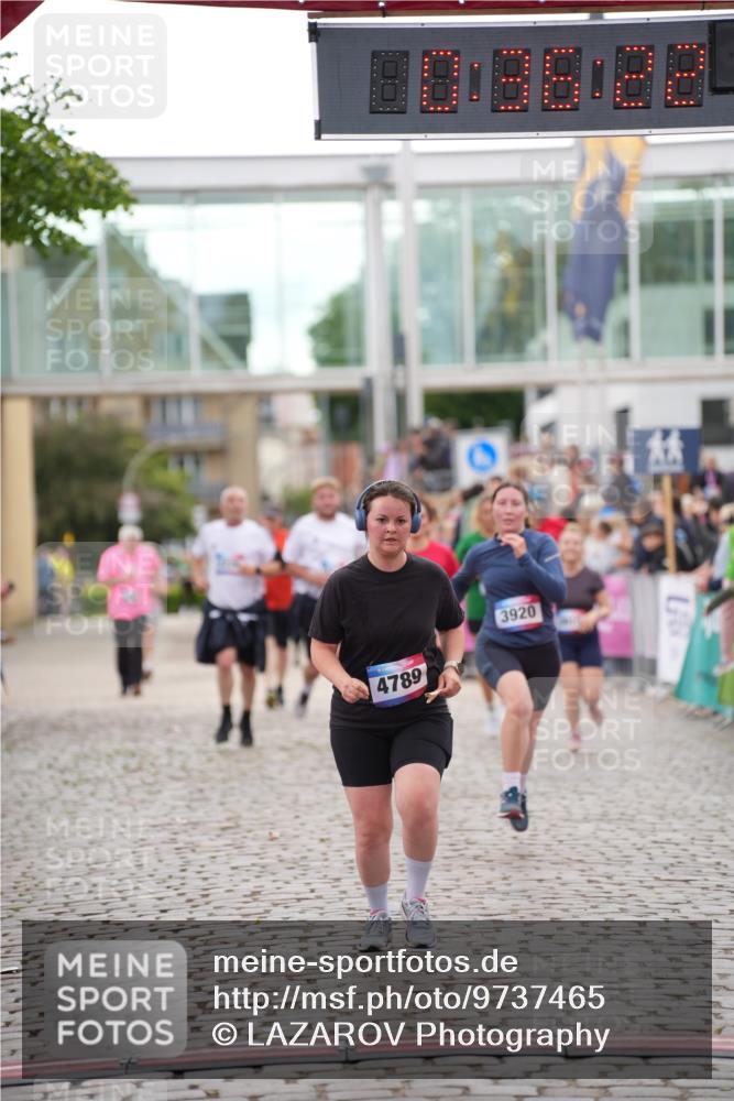 12.06.2026 - Holstenköstenlauf LAZAROV Photography http://msf.ph/oto/9737465 12.06.2026 18:06:21 Laufen 3225, 3226, 4404, 4767, 4789 meine-sportfotos.de