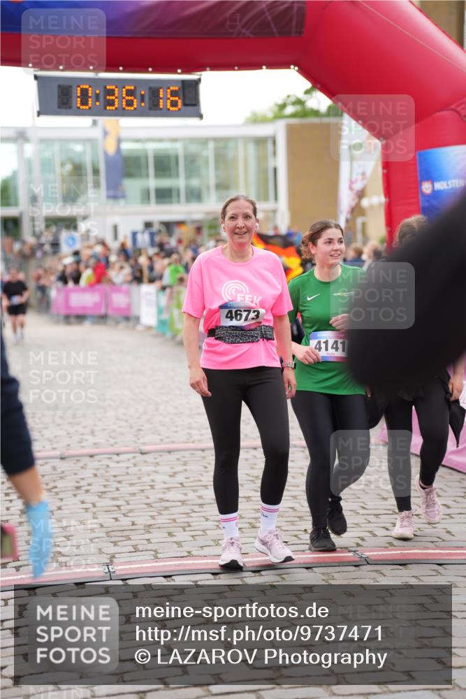 12.06.2026 - Holstenköstenlauf LAZAROV Photography http://msf.ph/oto/9737471 12.06.2026 18:06:14 Laufen 4059, 4141, 4673 meine-sportfotos.de