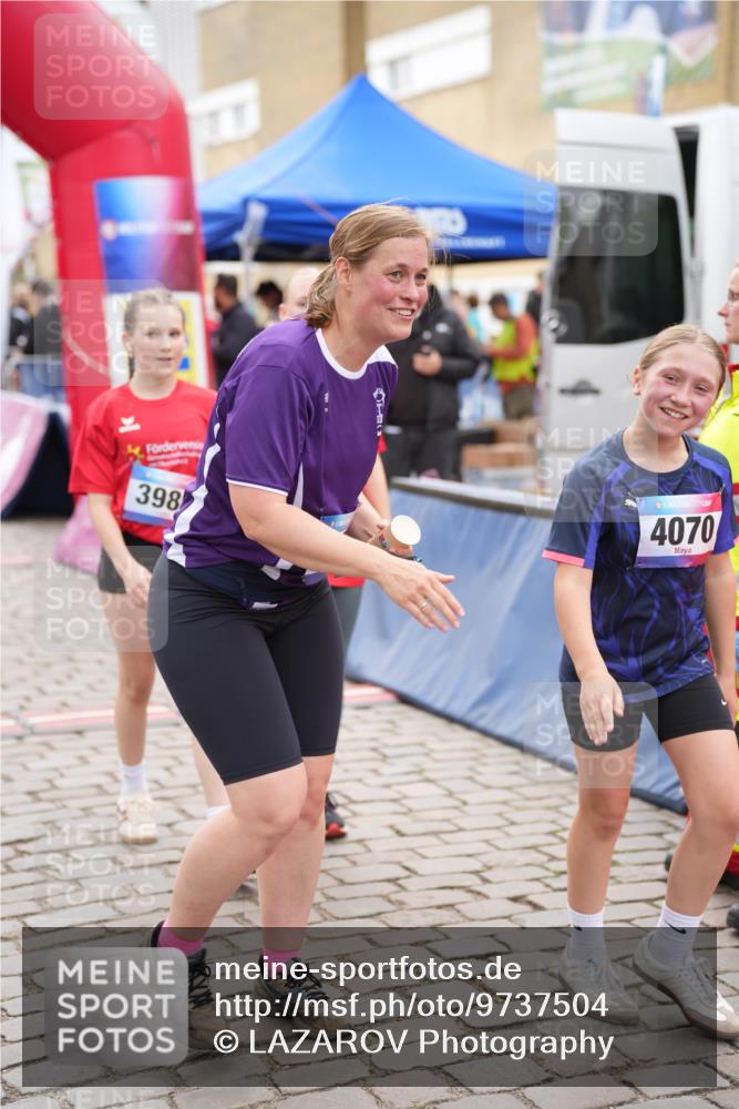 12.06.2026 - Holstenköstenlauf LAZAROV Photography http://msf.ph/oto/9737504 12.06.2026 18:05:42 Laufen 3613, 3728, 3986, 3988 meine-sportfotos.de