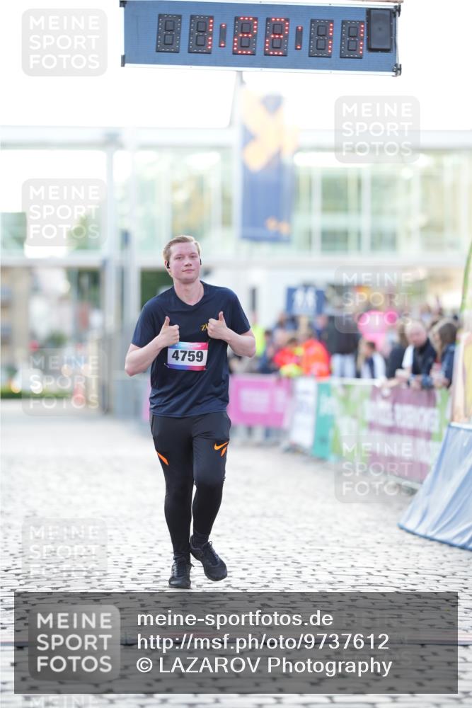 12.06.2026 - Holstenköstenlauf LAZAROV Photography http://msf.ph/oto/9737612 12.06.2026 20:22:10 Laufen 4759 meine-sportfotos.de