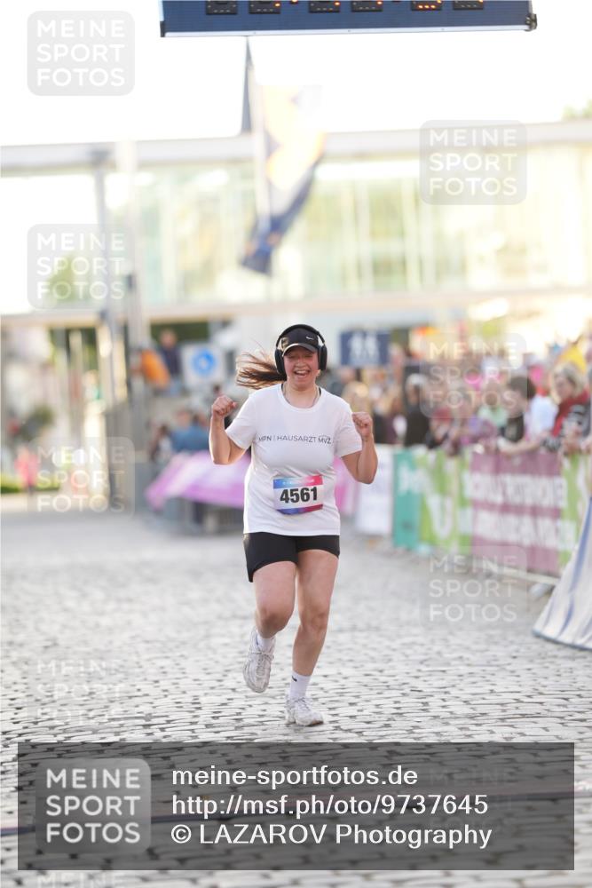 12.06.2026 - Holstenköstenlauf LAZAROV Photography http://msf.ph/oto/9737645 12.06.2026 20:17:35 Laufen 3261, 3262, 4561 meine-sportfotos.de
