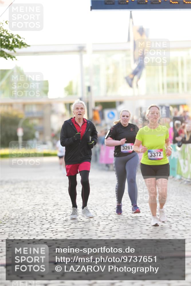 12.06.2026 - Holstenköstenlauf LAZAROV Photography http://msf.ph/oto/9737651 12.06.2026 20:17:26 Laufen 3261, 3262, 3276, 3372 meine-sportfotos.de