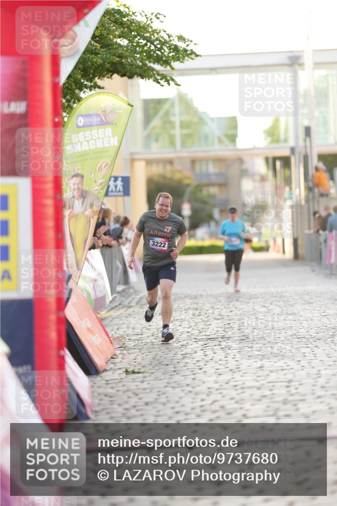 12.06.2026 - Holstenköstenlauf LAZAROV Photography http://msf.ph/oto/9737680 12.06.2026 20:16:49 Laufen 3045, 3222, 3321 meine-sportfotos.de