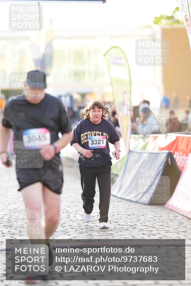 12.06.2026 - Holstenköstenlauf LAZAROV Photography http://msf.ph/oto/9737683 12.06.2026 20:16:47 Laufen 3045, 3321 meine-sportfotos.de