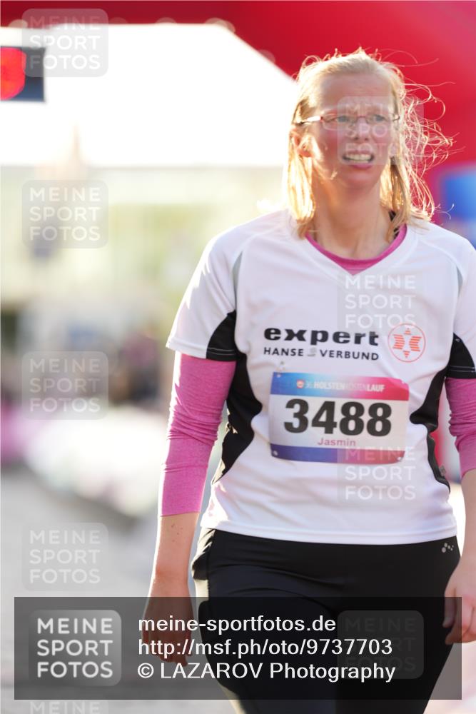 12.06.2026 - Holstenköstenlauf LAZAROV Photography http://msf.ph/oto/9737703 12.06.2026 20:16:19 Laufen 3113, 3115, 3488, 4651 meine-sportfotos.de
