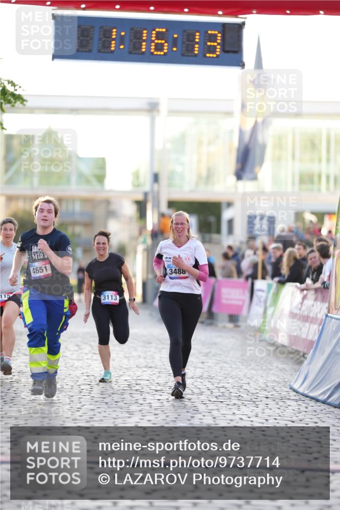 12.06.2026 - Holstenköstenlauf LAZAROV Photography http://msf.ph/oto/9737714 12.06.2026 20:16:12 Laufen 3113, 3115, 3488, 4651 meine-sportfotos.de