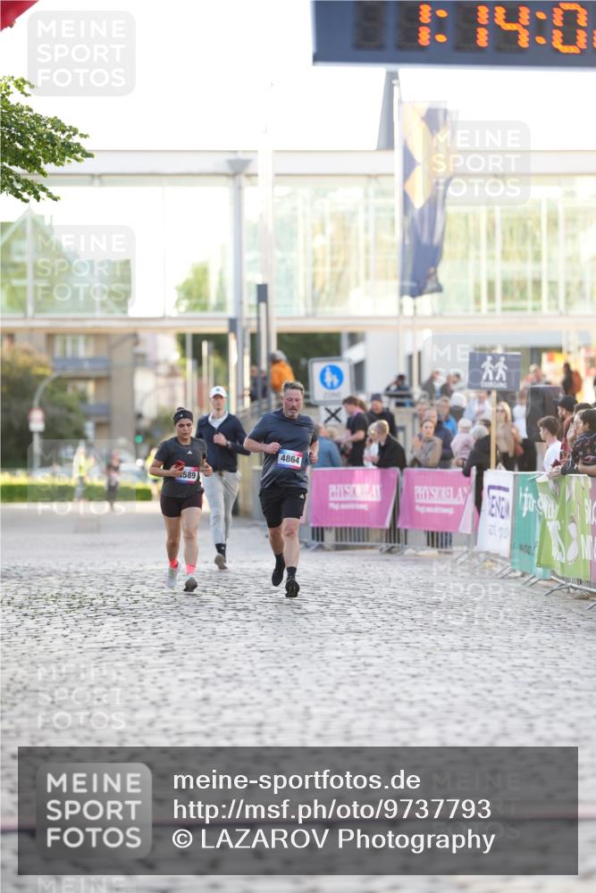 12.06.2026 - Holstenköstenlauf LAZAROV Photography http://msf.ph/oto/9737793 12.06.2026 20:14:00 Laufen  meine-sportfotos.de