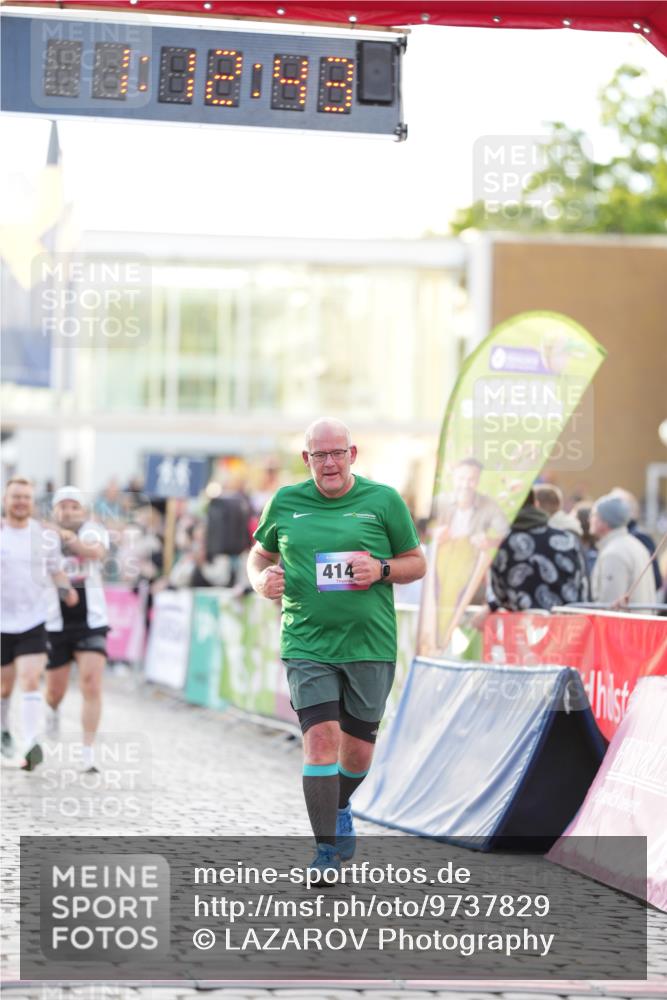 12.06.2026 - Holstenköstenlauf LAZAROV Photography http://msf.ph/oto/9737829 12.06.2026 20:12:42 Laufen 3683, 3828, 4148, 4150 meine-sportfotos.de