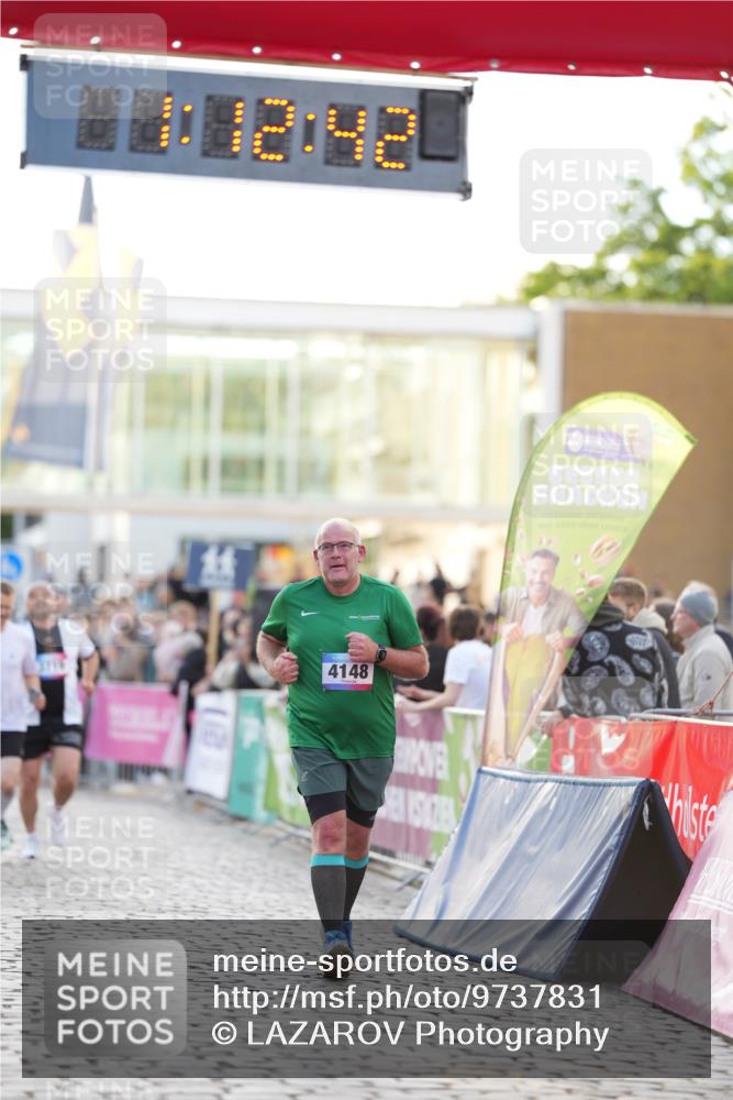 12.06.2026 - Holstenköstenlauf LAZAROV Photography http://msf.ph/oto/9737831 12.06.2026 20:12:41 Laufen 3683, 3828, 4148, 4150 meine-sportfotos.de