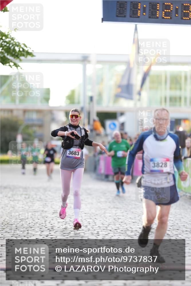 12.06.2026 - Holstenköstenlauf LAZAROV Photography http://msf.ph/oto/9737837 12.06.2026 20:12:36 Laufen 3683, 3828, 4150 meine-sportfotos.de