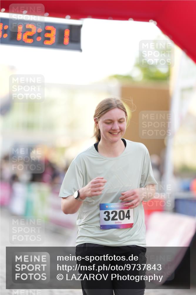 12.06.2026 - Holstenköstenlauf LAZAROV Photography http://msf.ph/oto/9737843 12.06.2026 20:12:29 Laufen 3201, 3204 meine-sportfotos.de