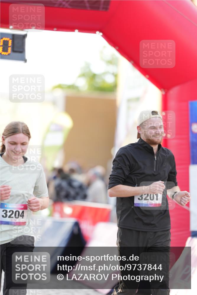 12.06.2026 - Holstenköstenlauf LAZAROV Photography http://msf.ph/oto/9737844 12.06.2026 20:12:29 Laufen 3201, 3204 meine-sportfotos.de
