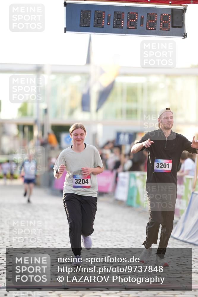 12.06.2026 - Holstenköstenlauf LAZAROV Photography http://msf.ph/oto/9737848 12.06.2026 20:12:27 Laufen 3140, 3201, 3204 meine-sportfotos.de