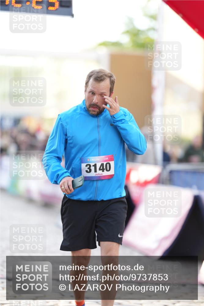 12.06.2026 - Holstenköstenlauf LAZAROV Photography http://msf.ph/oto/9737853 12.06.2026 20:12:23 Laufen 3140, 3141 meine-sportfotos.de