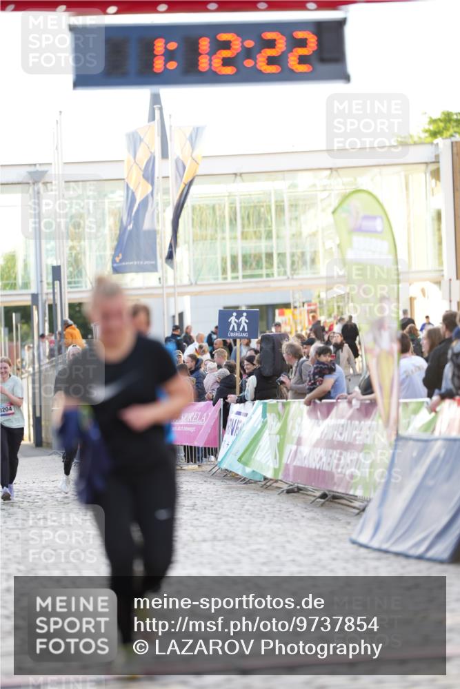 12.06.2026 - Holstenköstenlauf LAZAROV Photography http://msf.ph/oto/9737854 12.06.2026 20:12:20 Laufen 3140, 3141 meine-sportfotos.de