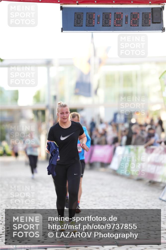 12.06.2026 - Holstenköstenlauf LAZAROV Photography http://msf.ph/oto/9737855 12.06.2026 20:12:20 Laufen 3140, 3141 meine-sportfotos.de