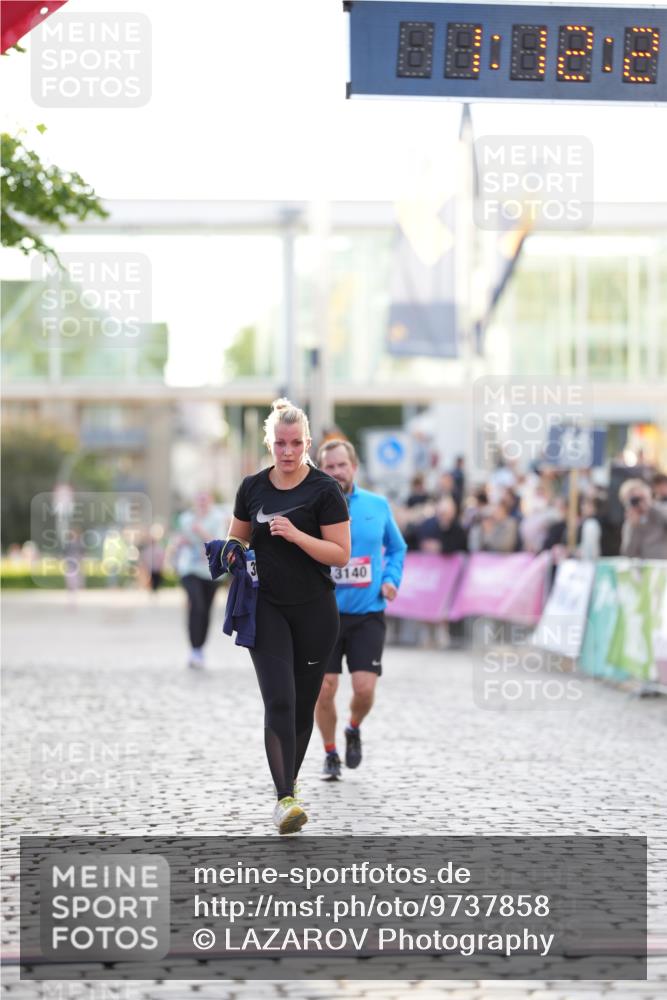 12.06.2026 - Holstenköstenlauf LAZAROV Photography http://msf.ph/oto/9737858 12.06.2026 20:12:19 Laufen 3140, 3141 meine-sportfotos.de