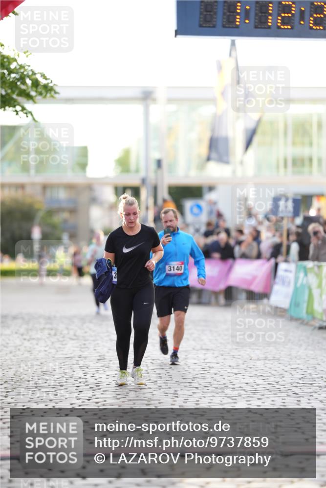 12.06.2026 - Holstenköstenlauf LAZAROV Photography http://msf.ph/oto/9737859 12.06.2026 20:12:18 Laufen 3140, 3141 meine-sportfotos.de