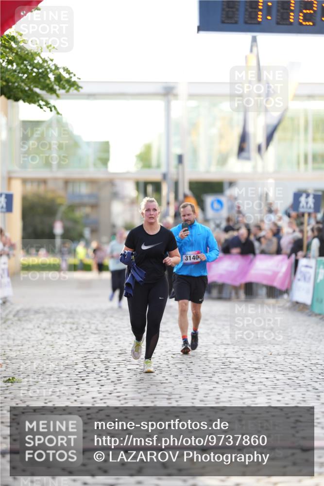 12.06.2026 - Holstenköstenlauf LAZAROV Photography http://msf.ph/oto/9737860 12.06.2026 20:12:18 Laufen 3140, 3141 meine-sportfotos.de