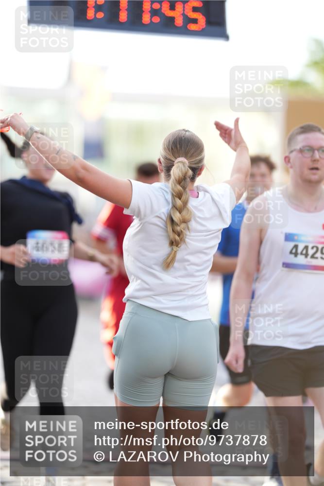 12.06.2026 - Holstenköstenlauf LAZAROV Photography http://msf.ph/oto/9737878 12.06.2026 20:11:43 Laufen 3371, 4429, 4433, 4657, 4658, 4822, 4913 meine-sportfotos.de