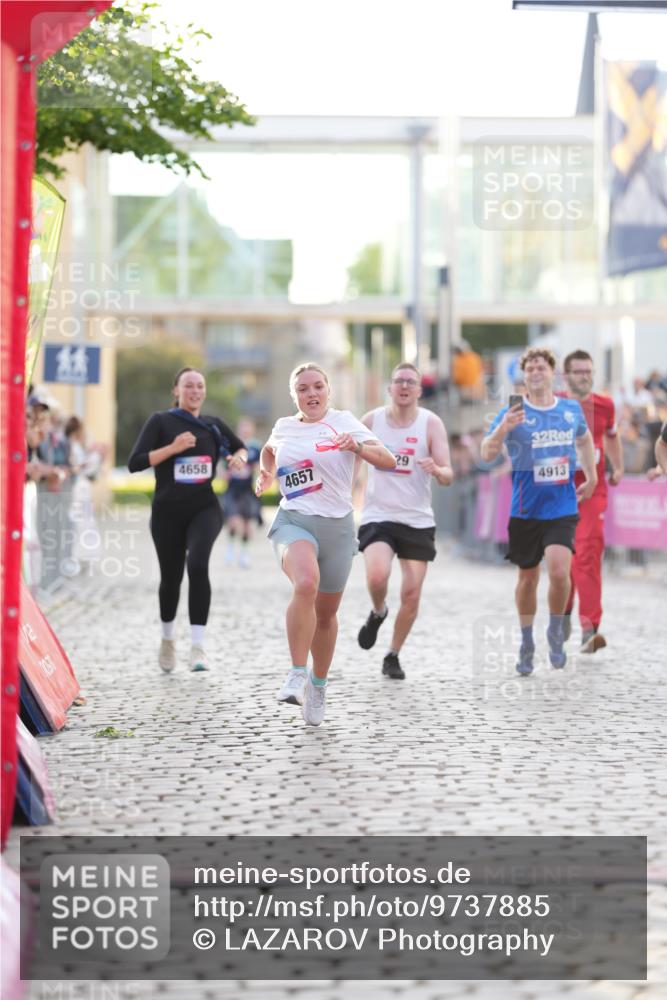 12.06.2026 - Holstenköstenlauf LAZAROV Photography http://msf.ph/oto/9737885 12.06.2026 20:11:41 Laufen 3371, 4429, 4433, 4657, 4658, 4822, 4913 meine-sportfotos.de