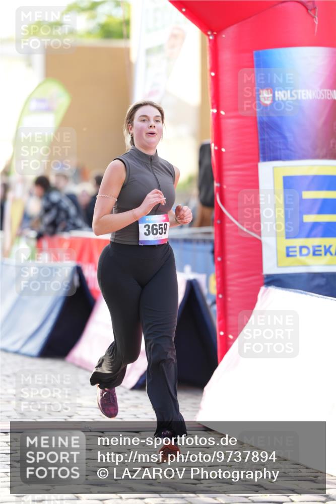 12.06.2026 - Holstenköstenlauf LAZAROV Photography http://msf.ph/oto/9737894 12.06.2026 20:11:08 Laufen 3105, 3337, 3338, 3659 meine-sportfotos.de
