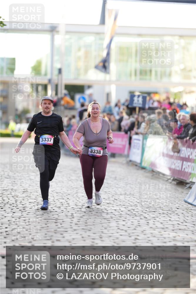 12.06.2026 - Holstenköstenlauf LAZAROV Photography http://msf.ph/oto/9737901 12.06.2026 20:11:03 Laufen 3105, 3337, 3338 meine-sportfotos.de