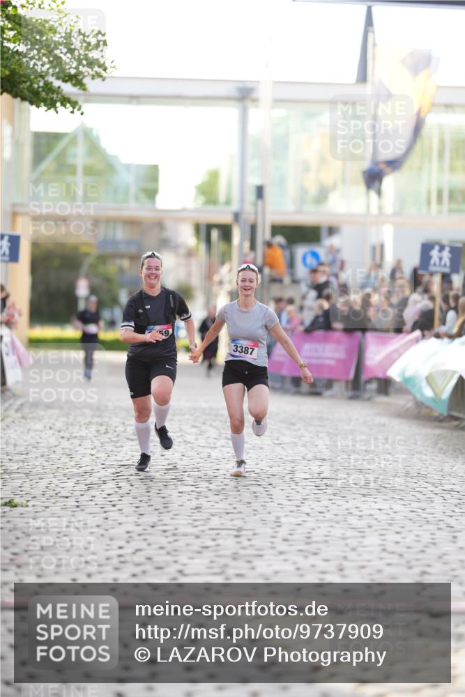 12.06.2026 - Holstenköstenlauf LAZAROV Photography http://msf.ph/oto/9737909 12.06.2026 20:10:50 Laufen 3359, 3387, 4492 meine-sportfotos.de