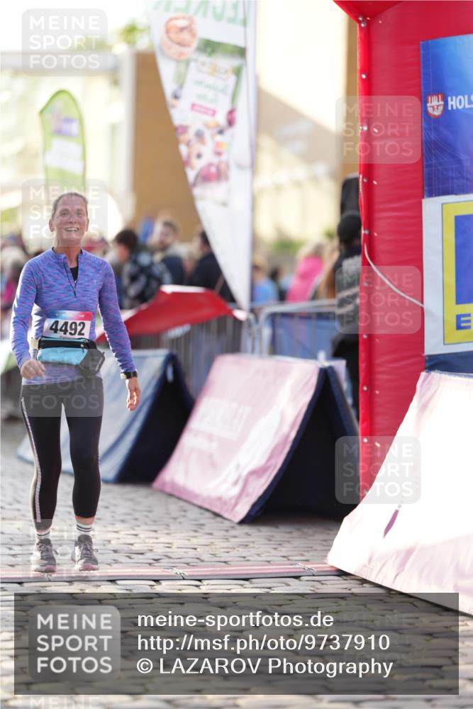 12.06.2026 - Holstenköstenlauf LAZAROV Photography http://msf.ph/oto/9737910 12.06.2026 20:10:47 Laufen 4492 meine-sportfotos.de