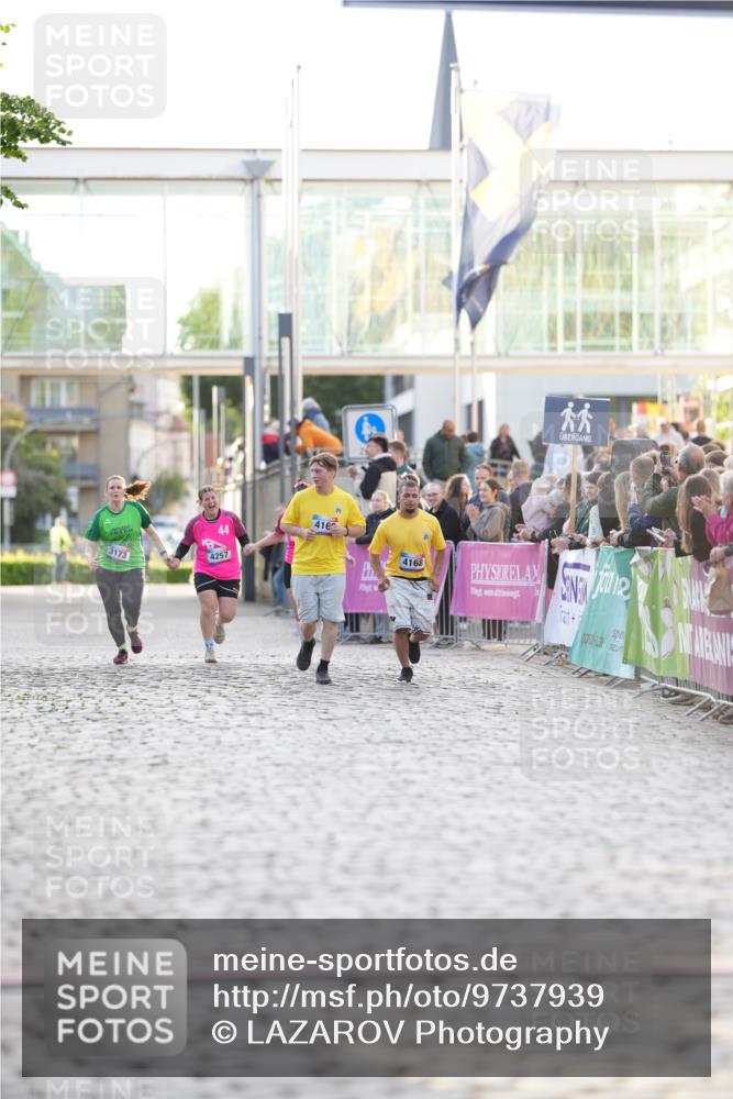 12.06.2026 - Holstenköstenlauf LAZAROV Photography http://msf.ph/oto/9737939 12.06.2026 20:10:11 Laufen 4370 meine-sportfotos.de