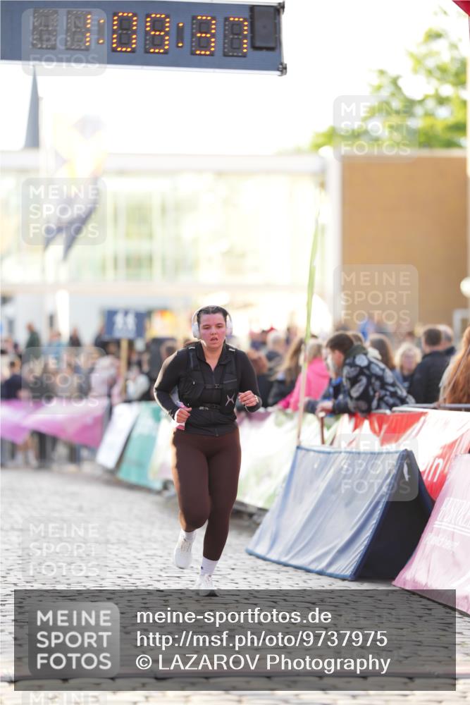 12.06.2026 - Holstenköstenlauf LAZAROV Photography http://msf.ph/oto/9737975 12.06.2026 20:09:36 Laufen 3049, 3870 meine-sportfotos.de