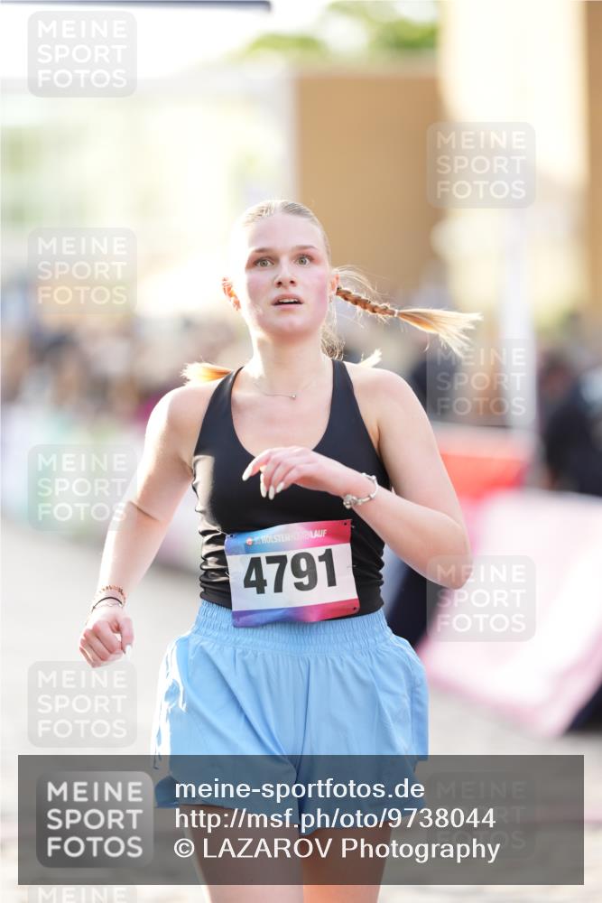 12.06.2026 - Holstenköstenlauf LAZAROV Photography http://msf.ph/oto/9738044 12.06.2026 20:08:05 Laufen 3587, 4790, 4791 meine-sportfotos.de