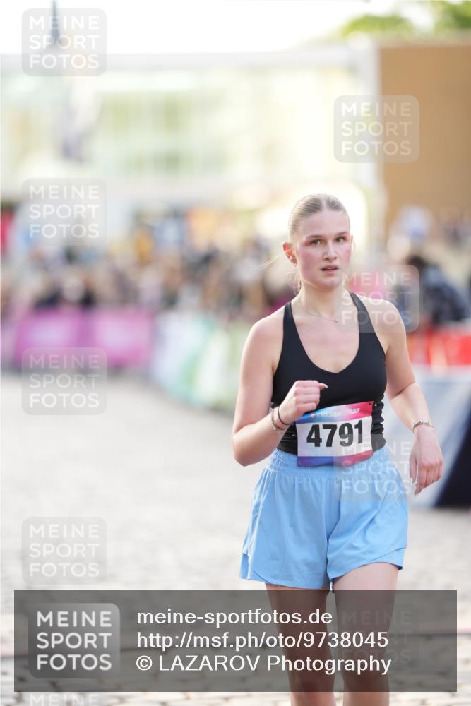 12.06.2026 - Holstenköstenlauf LAZAROV Photography http://msf.ph/oto/9738045 12.06.2026 20:08:05 Laufen 3587, 4790, 4791 meine-sportfotos.de