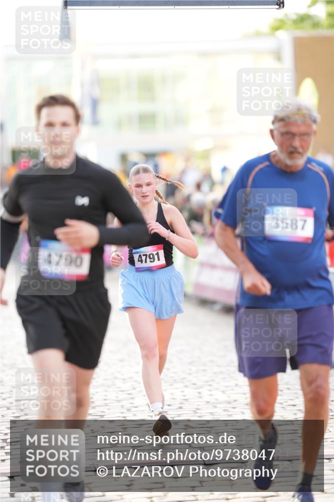 12.06.2026 - Holstenköstenlauf LAZAROV Photography http://msf.ph/oto/9738047 12.06.2026 20:08:03 Laufen 3587, 4790, 4791 meine-sportfotos.de