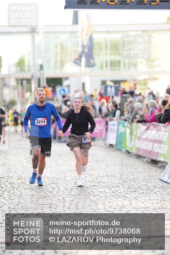 12.06.2026 - Holstenköstenlauf LAZAROV Photography http://msf.ph/oto/9738068 12.06.2026 20:07:44 Laufen 3213, 3214, 4543 meine-sportfotos.de