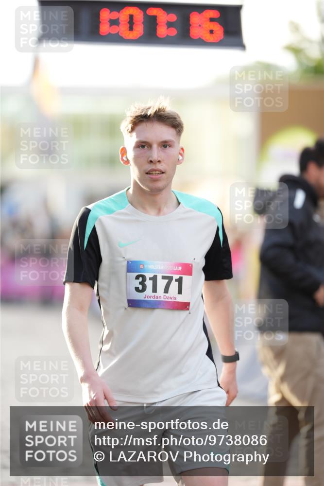 12.06.2026 - Holstenköstenlauf LAZAROV Photography http://msf.ph/oto/9738086 12.06.2026 20:07:15 Laufen 3171, 4125, 4129, 4153 meine-sportfotos.de
