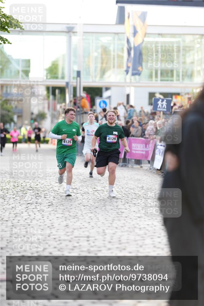 12.06.2026 - Holstenköstenlauf LAZAROV Photography http://msf.ph/oto/9738094 12.06.2026 20:07:08 Laufen 4125, 4129, 4153 meine-sportfotos.de