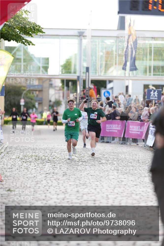 12.06.2026 - Holstenköstenlauf LAZAROV Photography http://msf.ph/oto/9738096 12.06.2026 20:07:07 Laufen 4129, 4153 meine-sportfotos.de