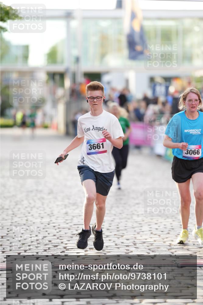 12.06.2026 - Holstenköstenlauf LAZAROV Photography http://msf.ph/oto/9738101 12.06.2026 20:06:56 Laufen 3066, 3661, 4159, 4397 meine-sportfotos.de