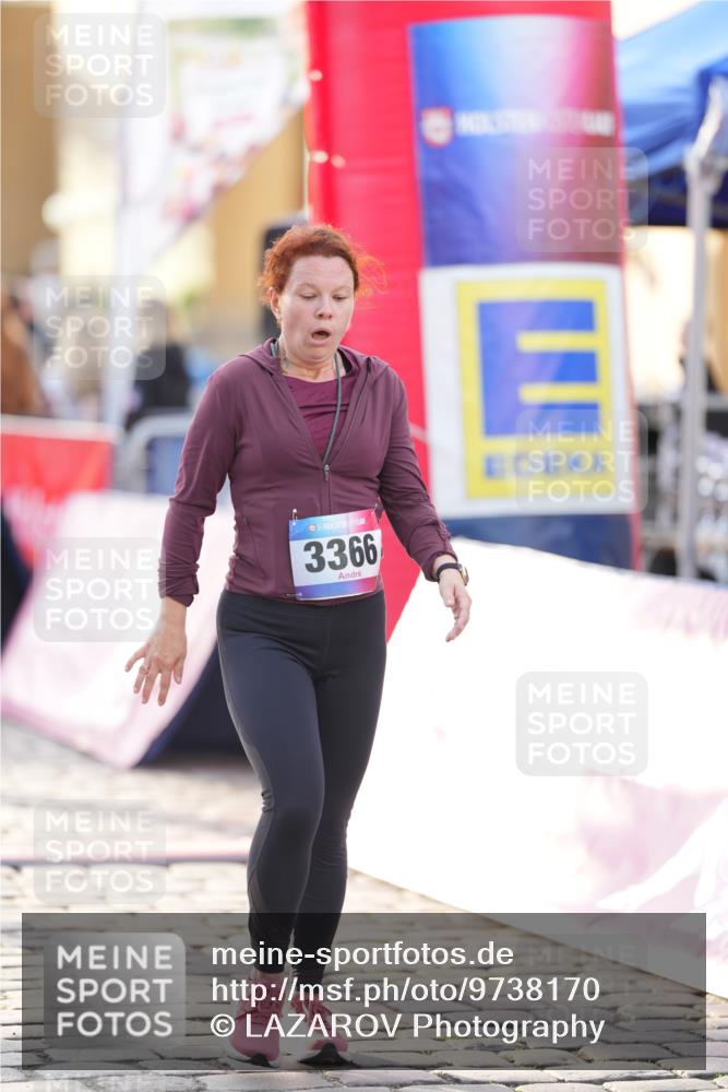 12.06.2026 - Holstenköstenlauf LAZAROV Photography http://msf.ph/oto/9738170 12.06.2026 20:05:31 Laufen 3168, 3366, 3690, 3695, 4633 meine-sportfotos.de
