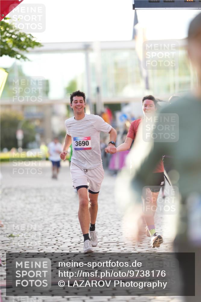 12.06.2026 - Holstenköstenlauf LAZAROV Photography http://msf.ph/oto/9738176 12.06.2026 20:05:25 Laufen 3168, 3591, 3690, 3695, 4633, 4867 meine-sportfotos.de