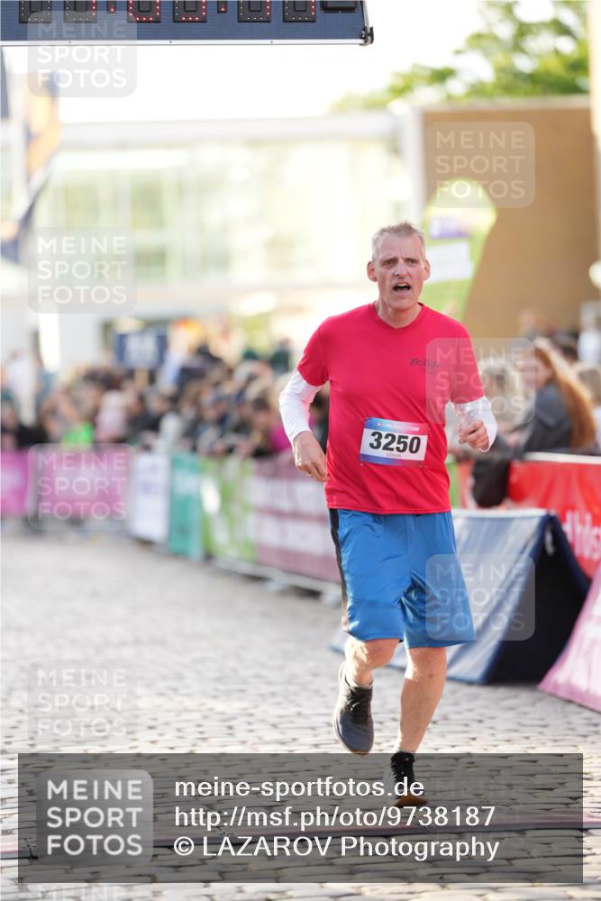 12.06.2026 - Holstenköstenlauf LAZAROV Photography http://msf.ph/oto/9738187 12.06.2026 20:05:10 Laufen 3250, 3367, 3375, 3450, 3908 meine-sportfotos.de