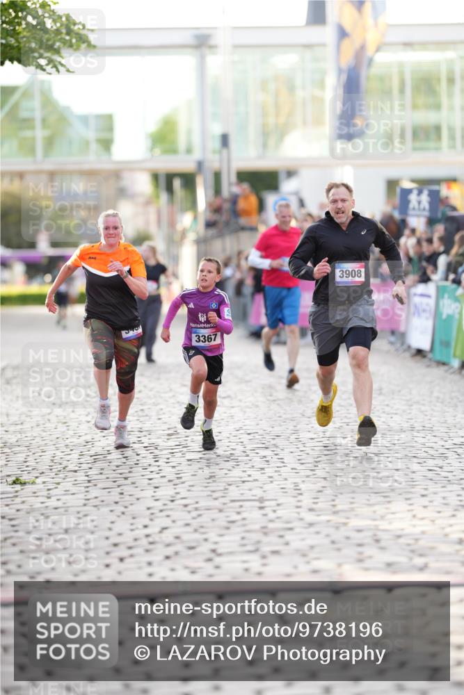 12.06.2026 - Holstenköstenlauf LAZAROV Photography http://msf.ph/oto/9738196 12.06.2026 20:05:05 Laufen 3367, 3450, 3908, 4617, 4725 meine-sportfotos.de