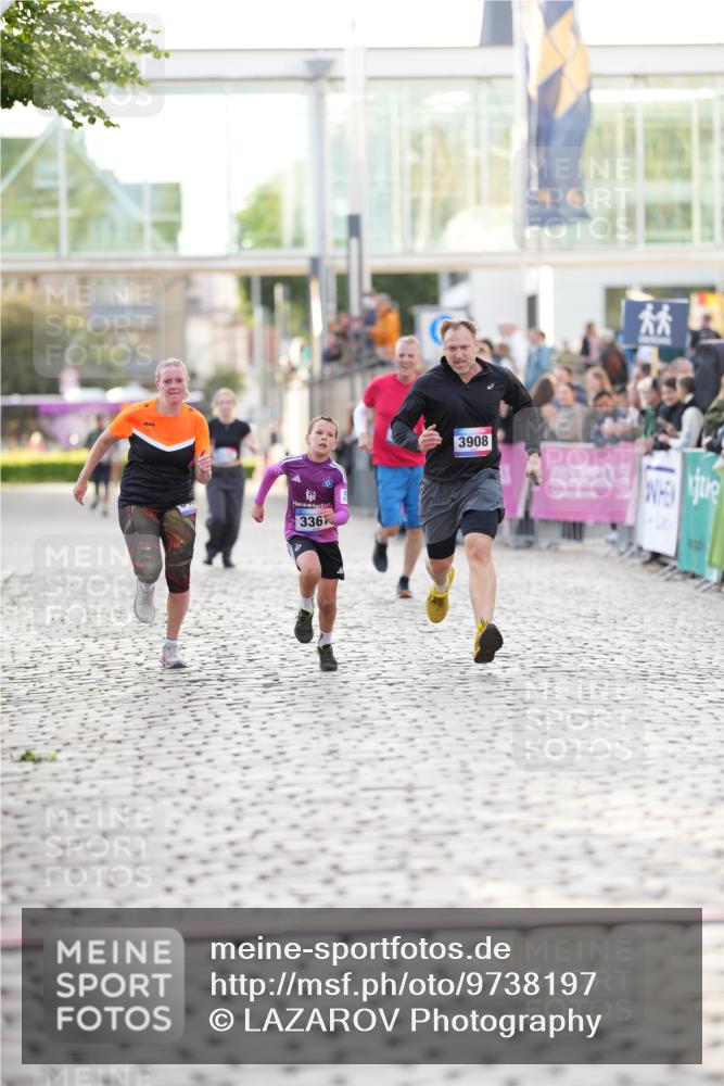 12.06.2026 - Holstenköstenlauf LAZAROV Photography http://msf.ph/oto/9738197 12.06.2026 20:05:05 Laufen 3367, 3450, 3908, 4617, 4725 meine-sportfotos.de