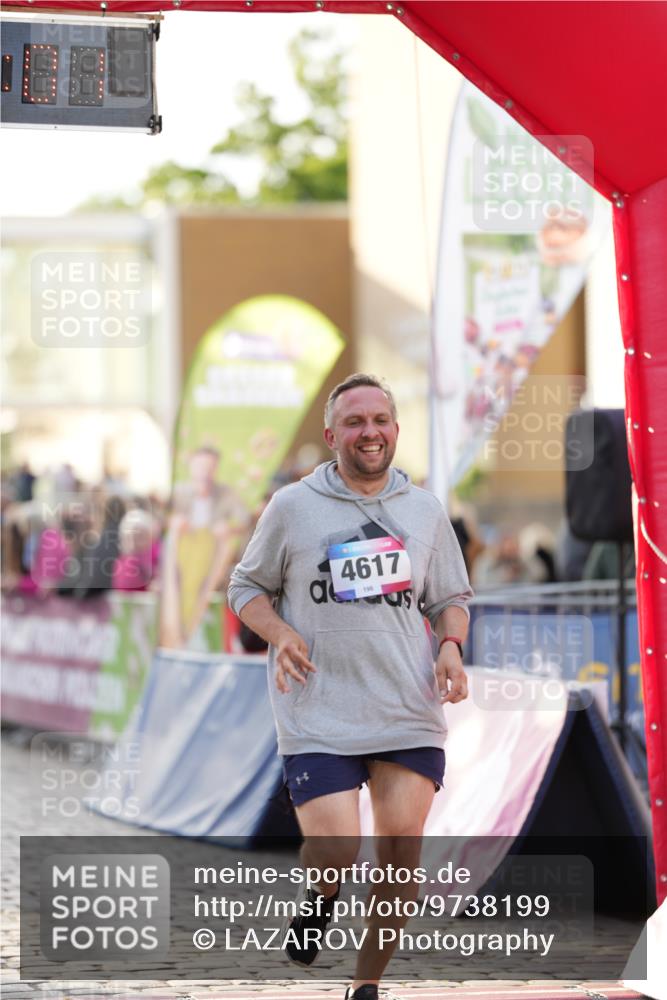 12.06.2026 - Holstenköstenlauf LAZAROV Photography http://msf.ph/oto/9738199 12.06.2026 20:05:00 Laufen 3328, 3330, 4617, 4725 meine-sportfotos.de