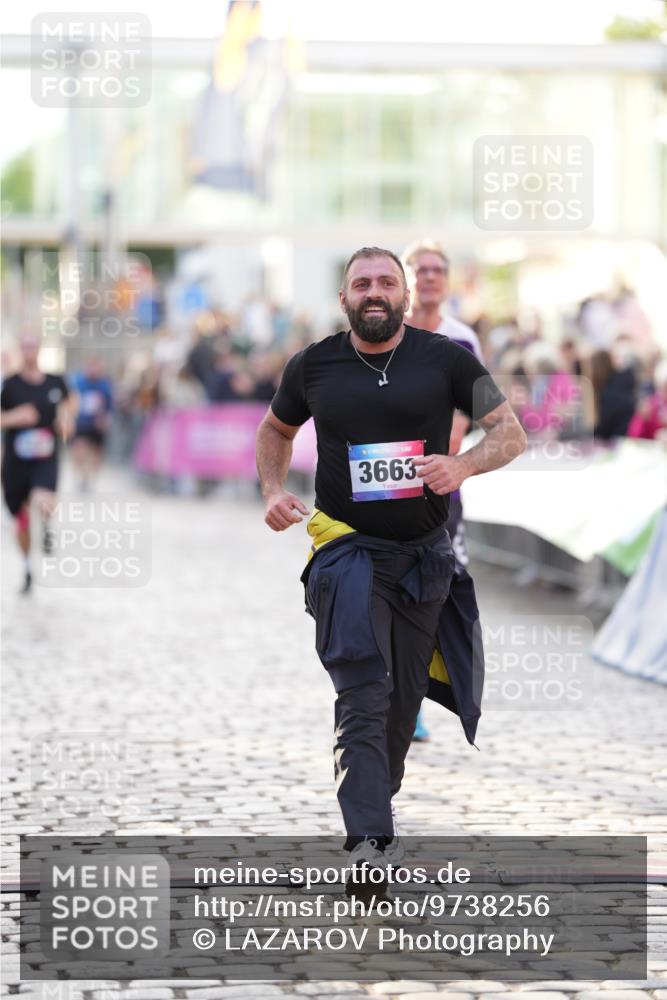 12.06.2026 - Holstenköstenlauf LAZAROV Photography http://msf.ph/oto/9738256 12.06.2026 20:04:10 Laufen 3663, 4087, 4108, 4456 meine-sportfotos.de