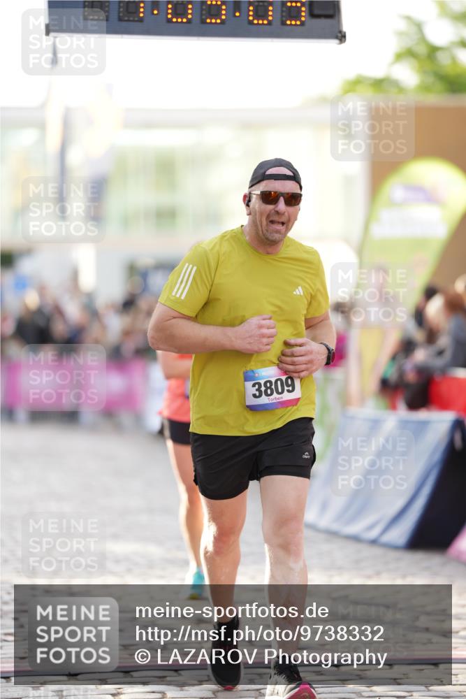 12.06.2026 - Holstenköstenlauf LAZAROV Photography http://msf.ph/oto/9738332 12.06.2026 20:03:02 Laufen 3803, 3809, 4636, 4753 meine-sportfotos.de