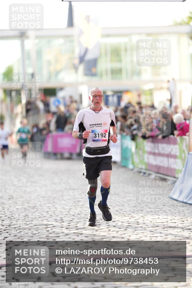 12.06.2026 - Holstenköstenlauf LAZAROV Photography http://msf.ph/oto/9738453 12.06.2026 20:01:10 Laufen 3192, 4245 meine-sportfotos.de