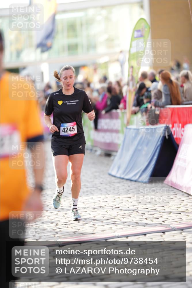12.06.2026 - Holstenköstenlauf LAZAROV Photography http://msf.ph/oto/9738454 12.06.2026 20:01:06 Laufen 3284, 4245, 4727 meine-sportfotos.de